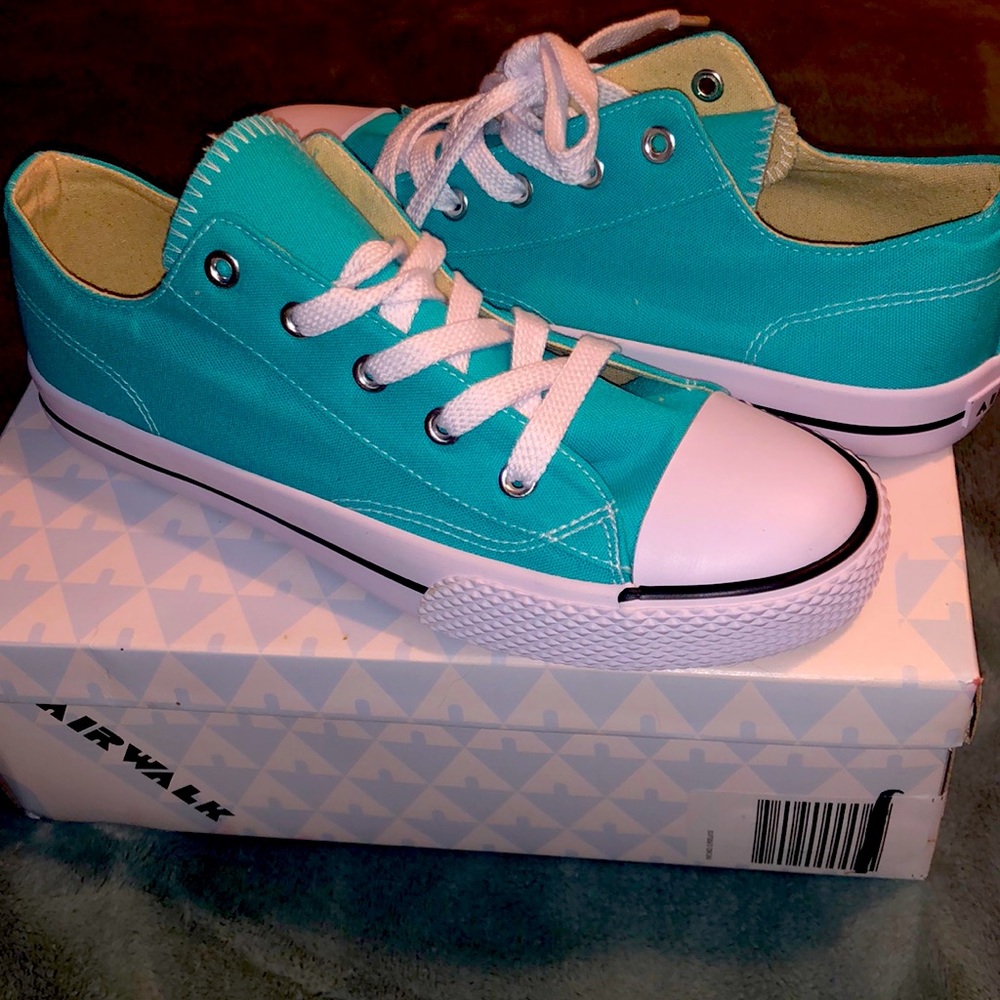 NWB girls teal Airwalk shoes